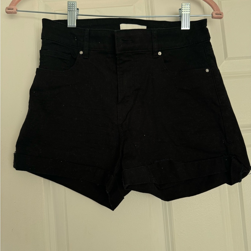 High wasted black short